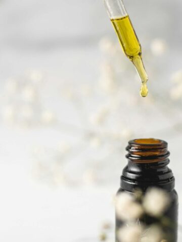 7 Essential Oils for Menopause-Induced Anxiety